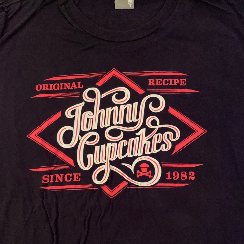 Johnny Cupcakes XL tee